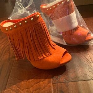 Women’s Guess Orange Studded, fringed, Suede Mule, shoe, Size 8